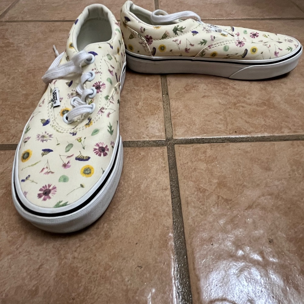 Vans Women's Sneakers - Cream